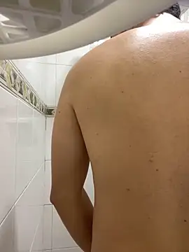 Snapshot of DanielGomez9 chatting on 12/26/24, 01:43 DanielGomez9 online show from 12/26/24, 01:43