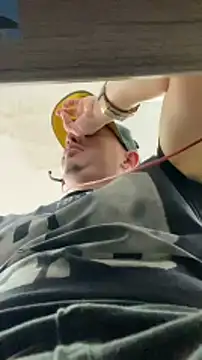 Snapshot of DanielGomez9 chatting on 01/21/25, 09:25 DanielGomez9 online show from 01/21/25, 09:25