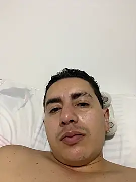 Snapshot of DanielGomez9 chatting on 02/20/25, 05:33 DanielGomez9 online show from 02/20/25, 05:33