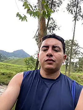 Snapshot of DanielGomez9 chatting on 02/23/25, 06:45 DanielGomez9 online show from 02/23/25, 06:45