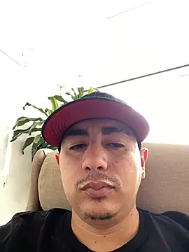 Snapshot of DanielGomez9 chatting on 03/21/25, 04:29 DanielGomez9 online show from 03/21/25, 04:29