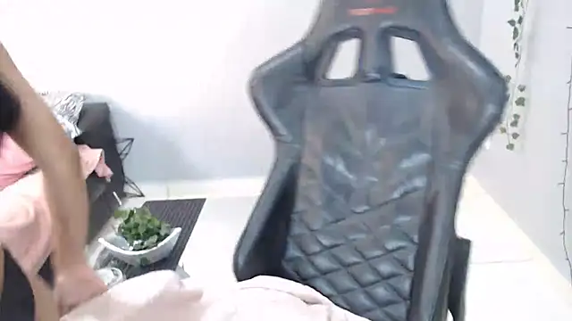 Livia Diaz online show from 11/28/25, 10:07