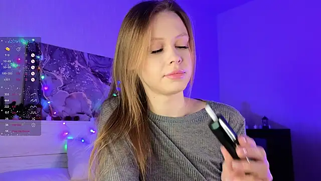Snapshot of TaraSims chatting on 01/05/25, 11:12 TaraSims online show from 01/05/25, 11:12