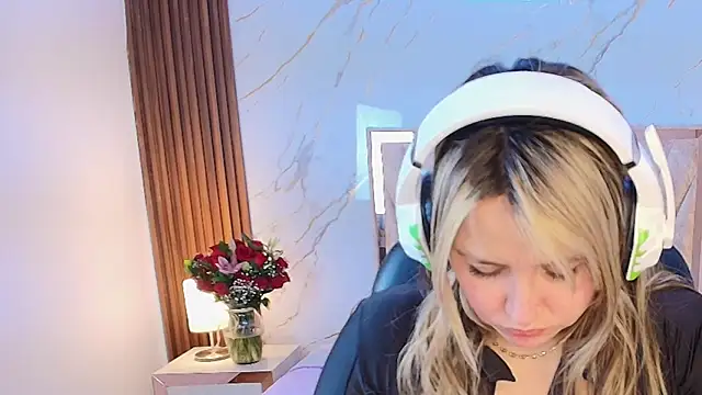 Annie mone online show from 02/20/26, 10:10