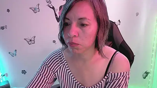 Lady breaks hearts online show from 03/11/26, 12:44