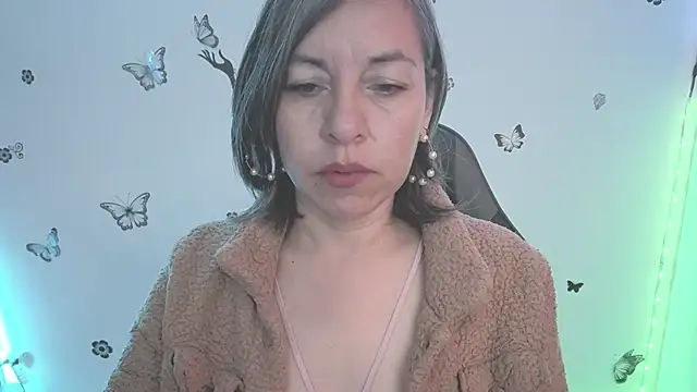 Lady breaks hearts online show from 06/07/26, 12:09