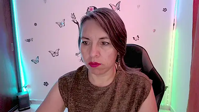 Lady breaks hearts online show from 07/13/26, 02:53