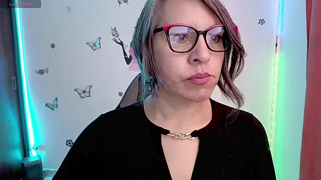 Lady breaks hearts online show from 07/21/26, 01:57