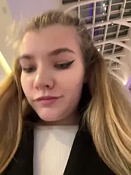 Snapshot of Holy_Tereza chatting on 12/11/24, 03:37 Holy Tereza online show from 12/11/24, 03:37