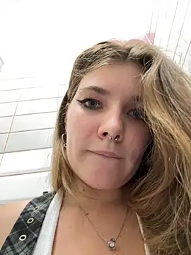 Snapshot of Holy_Tereza chatting on 09/16/25, 03:35 Holy Tereza online show from 09/16/25, 03:35