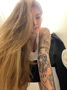 Snapshot of Holy_Tereza chatting on 09/24/25, 03:37 Holy Tereza online show from 09/24/25, 03:37