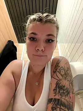 Snapshot of Holy_Tereza chatting on 09/28/25, 03:39 Holy Tereza online show from 09/28/25, 03:39