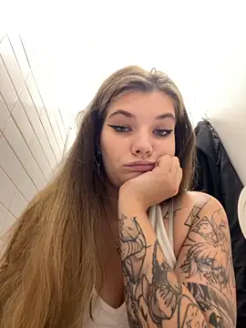 Snapshot of Holy_Tereza chatting on 10/05/25, 03:32 Holy Tereza online show from 10/05/25, 03:32