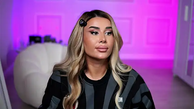 EvaZane online show from 10/26/25, 08:15