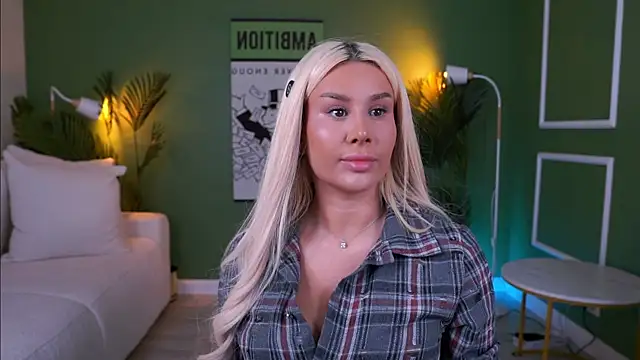 EvaZane online show from 04/19/26, 09:41