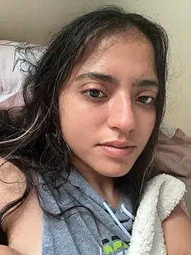 Snapshot of ViolettaSummer chatting on 11/08/25, 11:21 ViolettaSummer online show from 11/08/25, 11:21