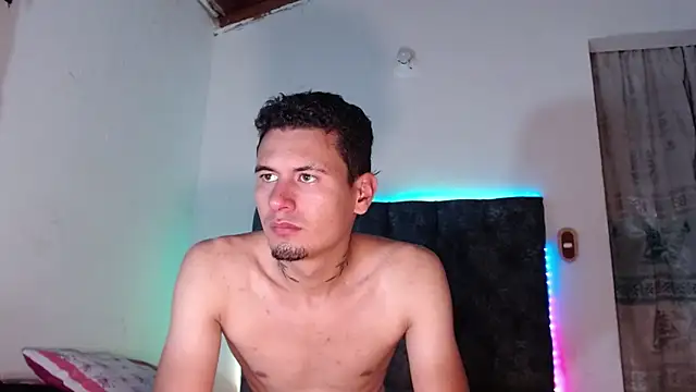 Snapshot of brandon_a_collin chatting on 12/24/24, 12:22 brandon a collin online show from 12/24/24, 12:22