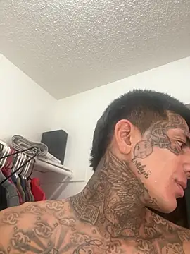 Snapshot of Papinine6 chatting on 10/21/25, 10:05 Papinine6 online show from 10/21/25, 10:05