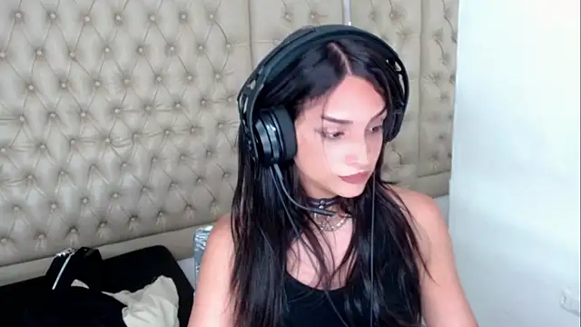 Dollbehavior  online show from 11/22/25, 04:22