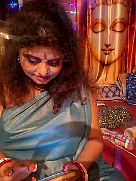 Snapshot of Maaya66 chatting on 12/17/24, 10:32 Maaya66 online show from 12/17/24, 10:32