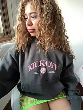 LEONCITA  online show from 12/12/24, 04:32