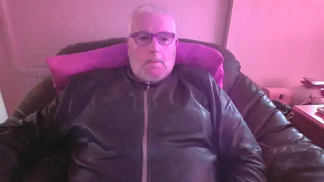 Snapshot of Leatherman63 chatting on 07/19/26, 06:50 Leatherman63 online show from 07/19/26, 06:50