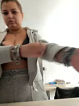 AllysonK online show from 10/24/25, 10:44