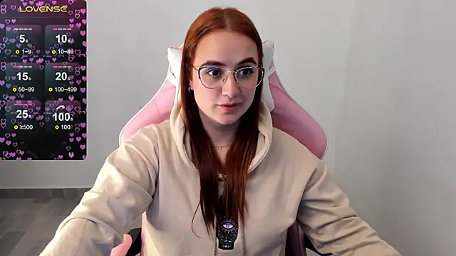 Snapshot of maryluna95 chatting on 12/14/24, 01:06 maryluna95 online show from 12/14/24, 01:06