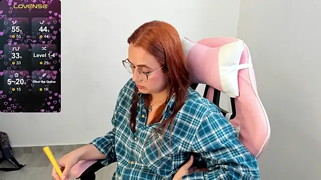 Snapshot of maryluna95 chatting on 12/18/24, 10:24 maryluna95 online show from 12/18/24, 10:24