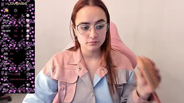 Snapshot of maryluna95 chatting on 02/18/25, 01:54 maryluna95 online show from 02/18/25, 01:54