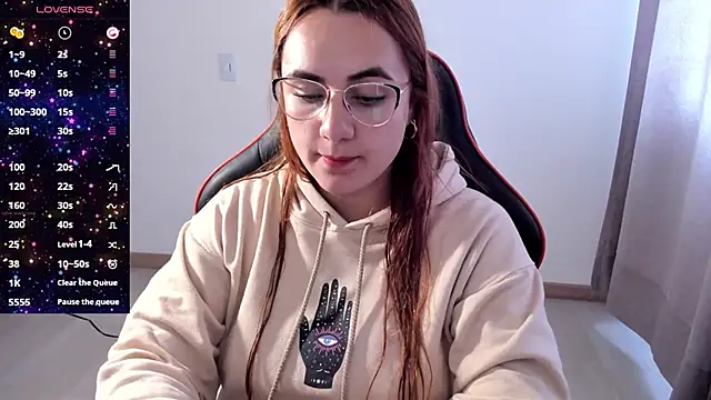 Snapshot of maryluna95 chatting on 10/27/25, 02:10 maryluna95 online show from 10/27/25, 02:10