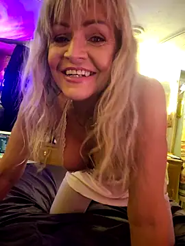 annika lately online show from 04/10/26, 03:23