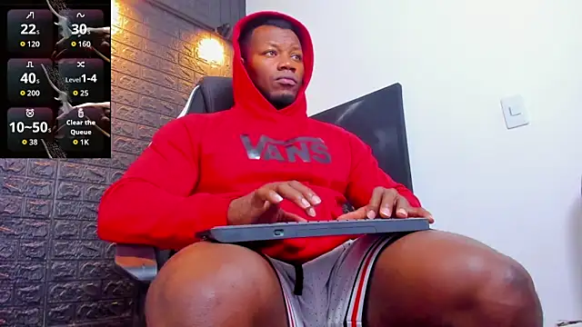 Snapshot of tommike chatting on 11/07/25, 02:44 tommike online show from 11/07/25, 02:44