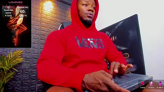 Snapshot of tommike chatting on 11/29/25, 06:22 tommike online show from 11/29/25, 06:22