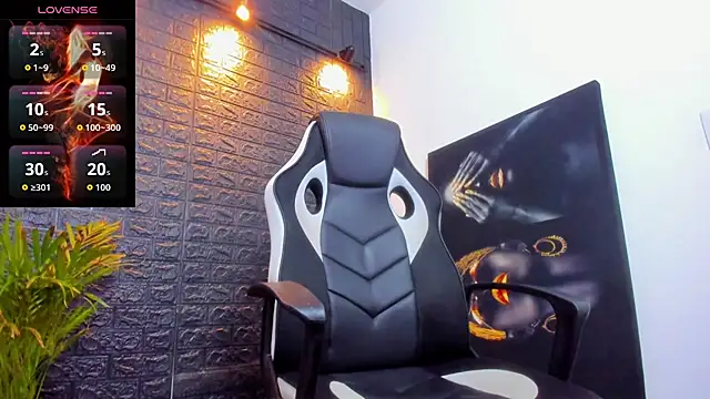 Snapshot of tommike chatting on 12/02/25, 12:49 tommike online show from 12/02/25, 12:49