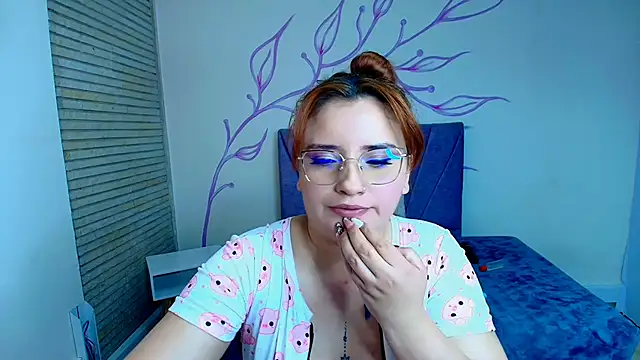 Snapshot of ZaraNolimits_ chatting on 01/07/25, 10:30 ZaraNolimits online show from 01/07/25, 10:30