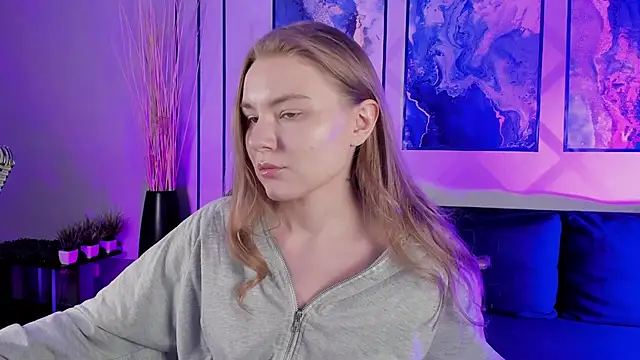 Snapshot of ValerieViolette chatting on 12/04/24, 07:17 ValerieViolette online show from 12/04/24, 07:17