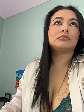 Snapshot of sharon_leone26 chatting on 01/13/26, 09:20 sharon leone26 online show from 01/13/26, 09:20