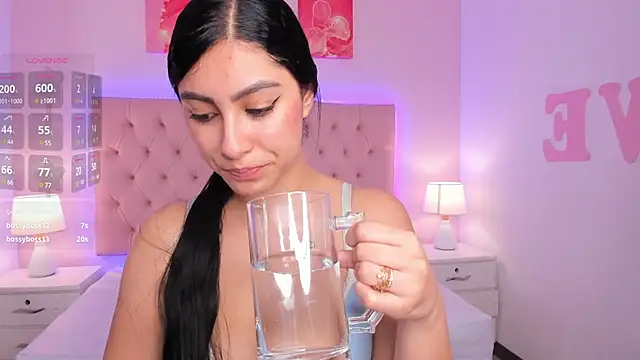 Snapshot of Emily_roux chatting on 01/19/25, 01:00 Emily roux online show from 01/19/25, 01:00