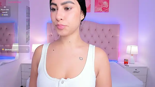 Snapshot of Emily_roux chatting on 03/15/25, 08:32 Emily roux online show from 03/15/25, 08:32