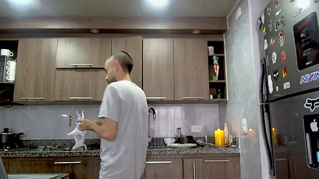 Snapshot of adan_eva960 chatting on 02/27/25, 02:00 adan eva960 online show from 02/27/25, 02:00