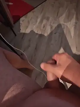 Snapshot of Szeltolo001 chatting on 10/06/25, 02:42 Szeltolo001 online show from 10/06/25, 02:42