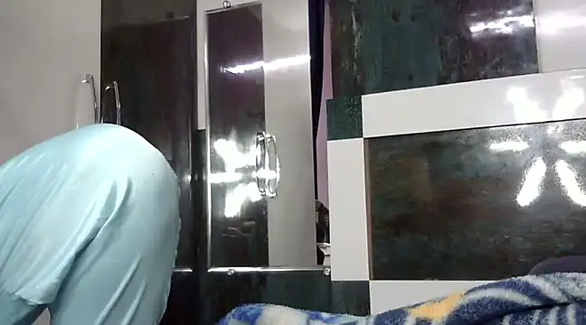 momo lov online show from 12/16/24, 05:38