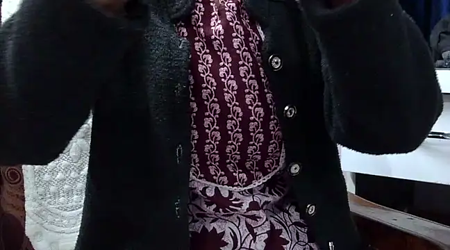 momo lov online show from 12/19/24, 04:23