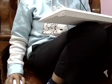 momo lov online show from 12/23/24, 11:25