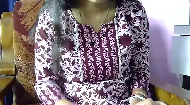 momo lov online show from 01/08/25, 05:05