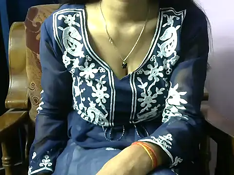 momo lov online show from 01/28/25, 05:00