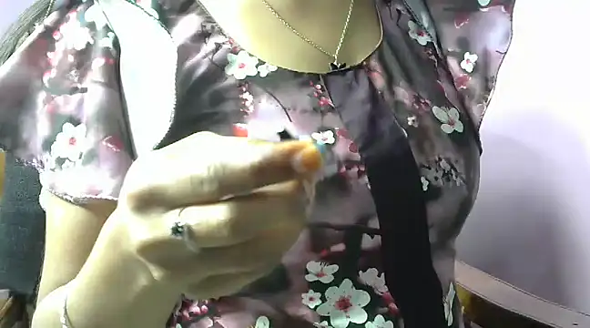 momo lov online show from 02/13/25, 11:17