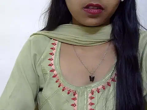 momo lov online show from 03/18/25, 08:14