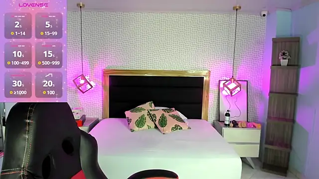 Snapshot of delilaquinn chatting on 03/21/25, 12:17 delilaquinn online show from 03/21/25, 12:17